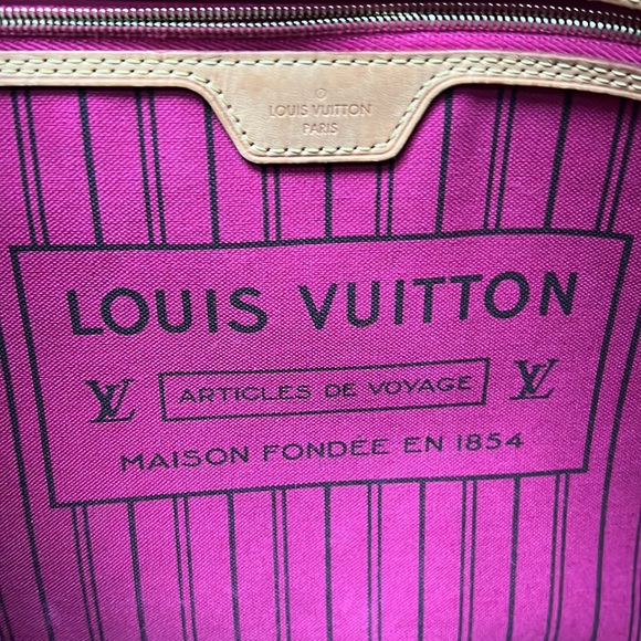 Gorgeous Neverfull GM in Peony - Picture 3 of 12